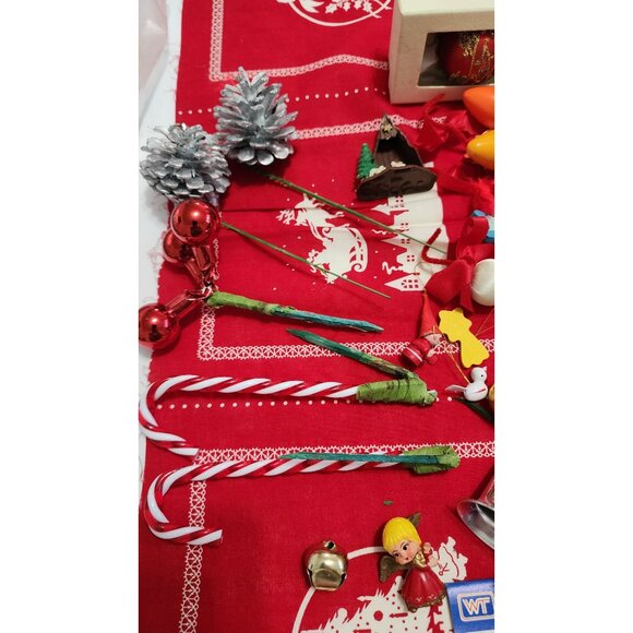 Vintage Christmas Ornament Lot Wreaths Bells Figurines Pinecones Leewards Westri - Picture 12 of 16